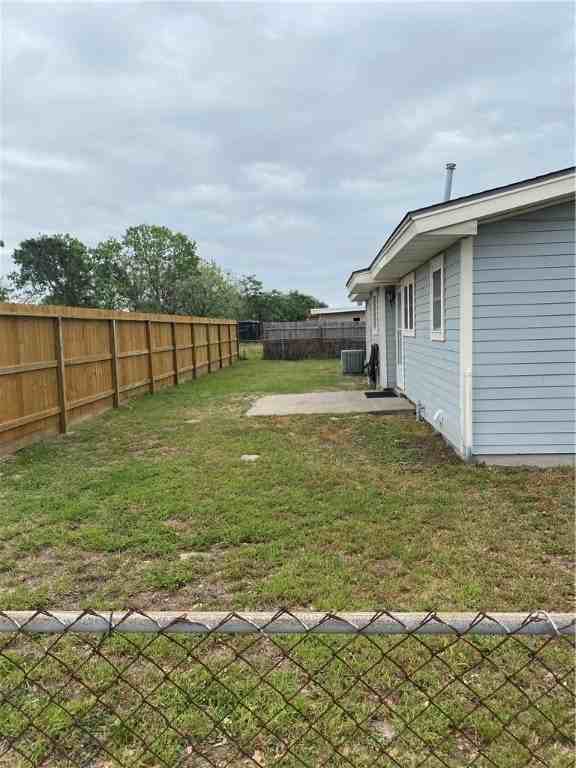 650 Aristocrat Dr - Photo 4 of 20