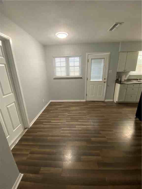 650 Aristocrat Dr - Photo 7 of 20