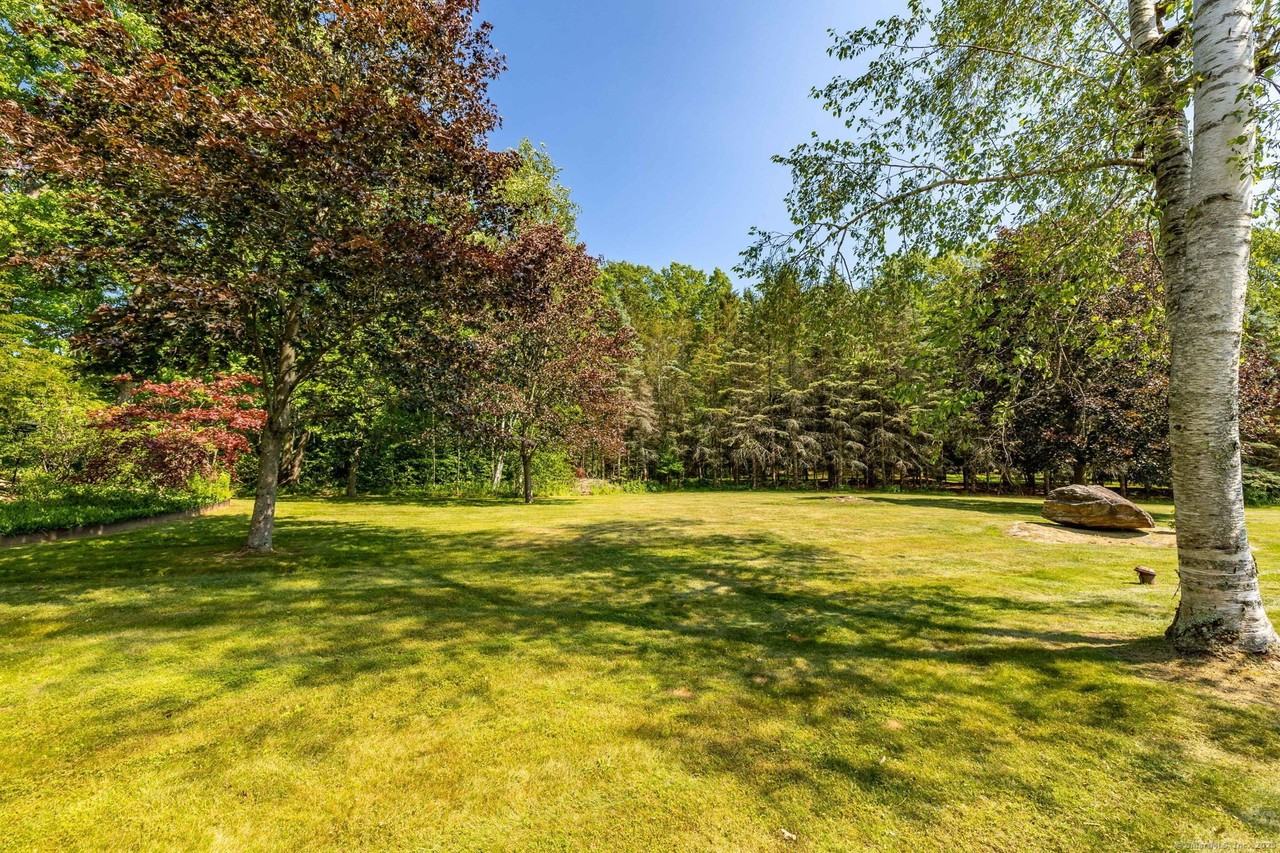 428 Maple St - Photo 3 of 39