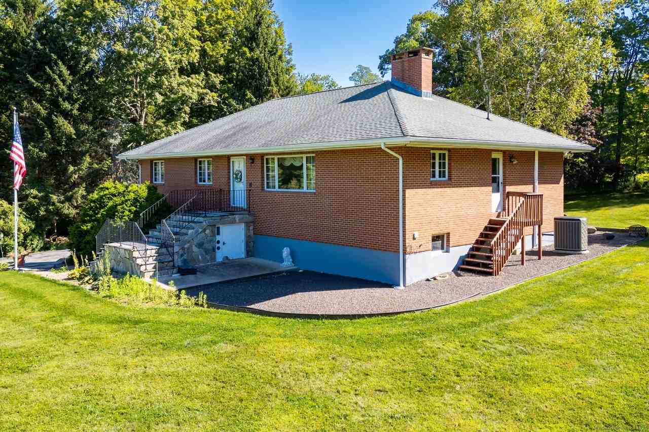 428 Maple St - Photo 4 of 39