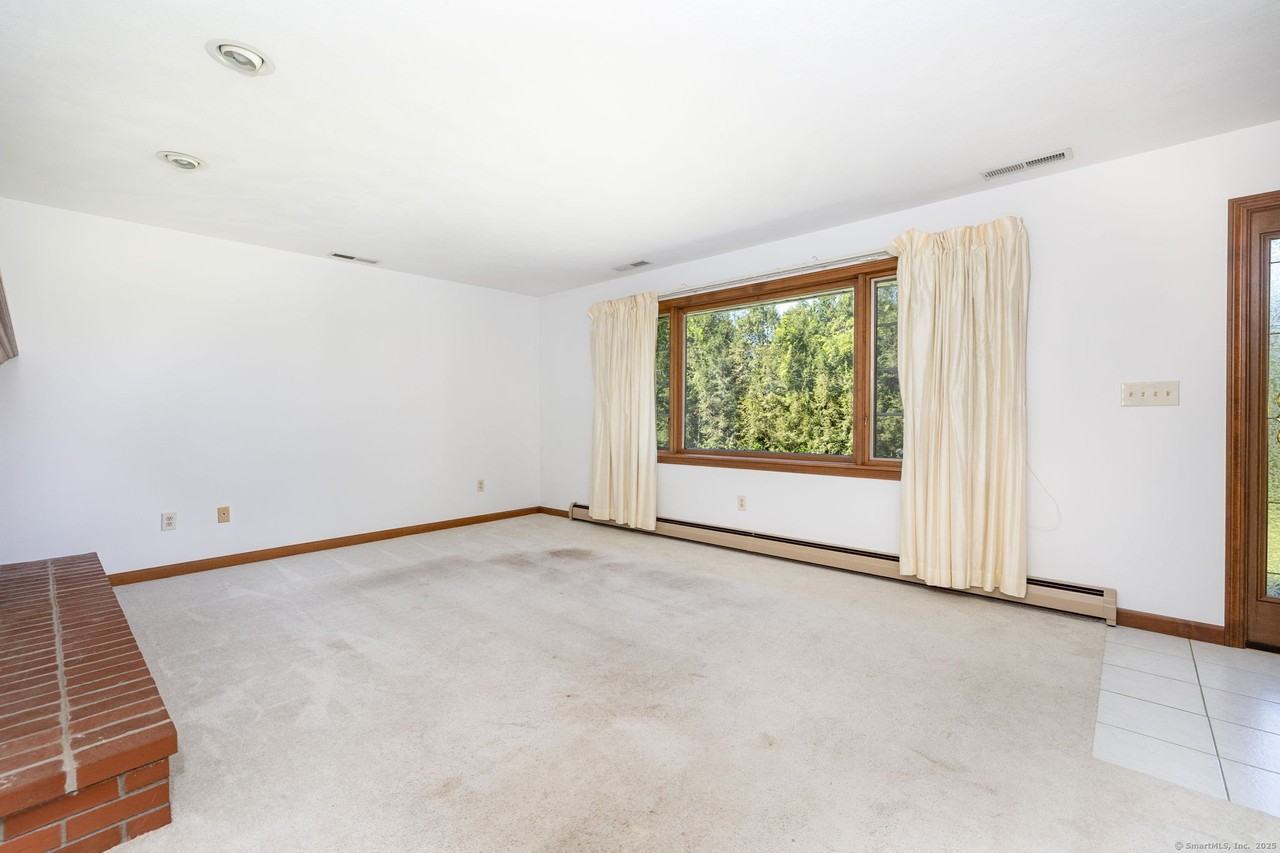 428 Maple St - Photo 6 of 39