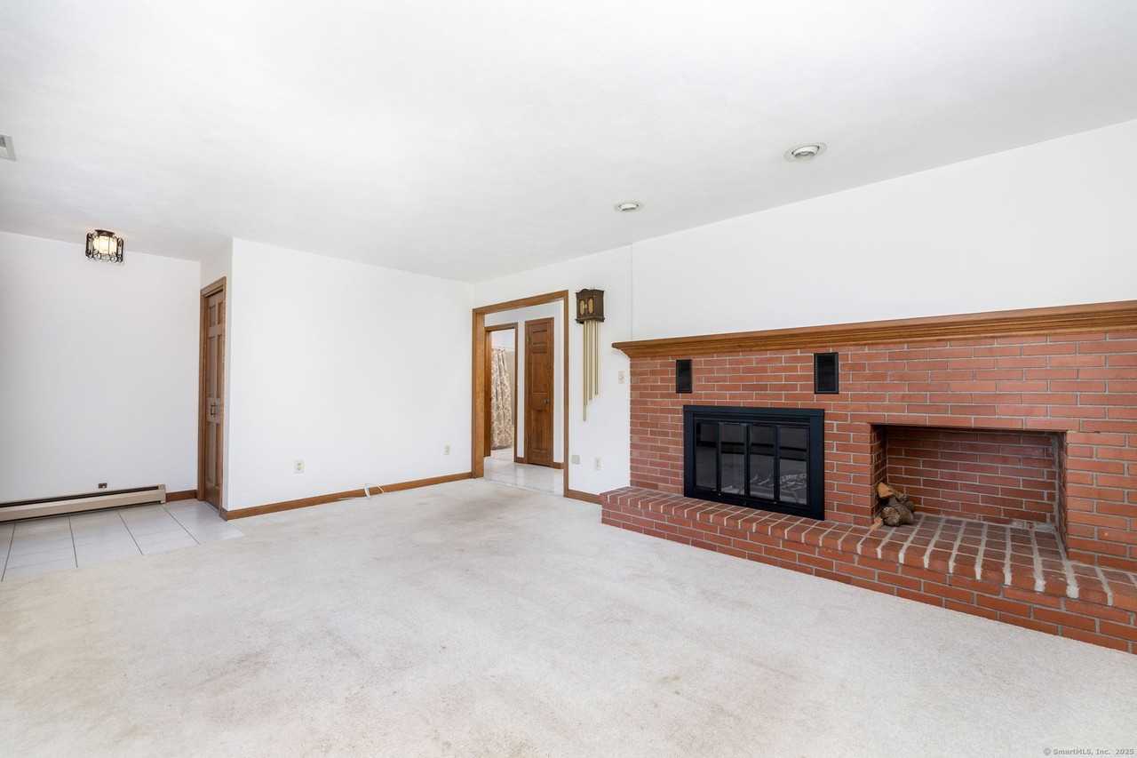 428 Maple St - Photo 7 of 39