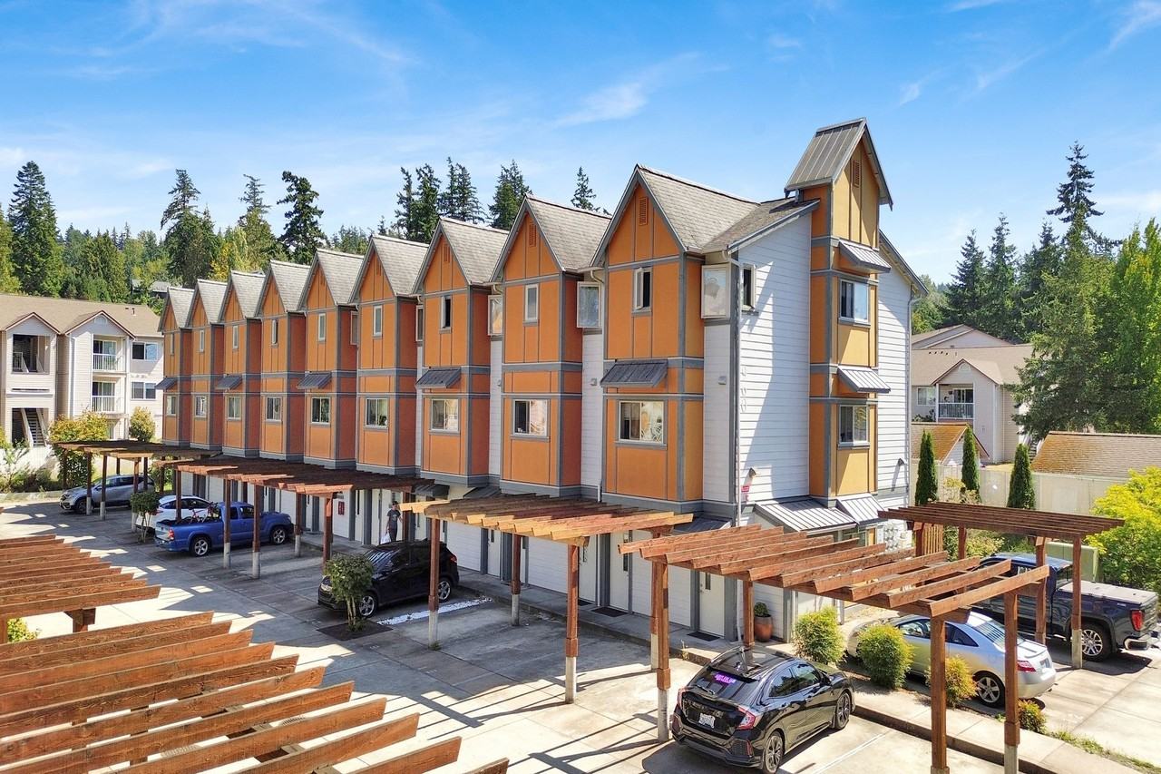 The Edge Apartments - Photo 4 of 13