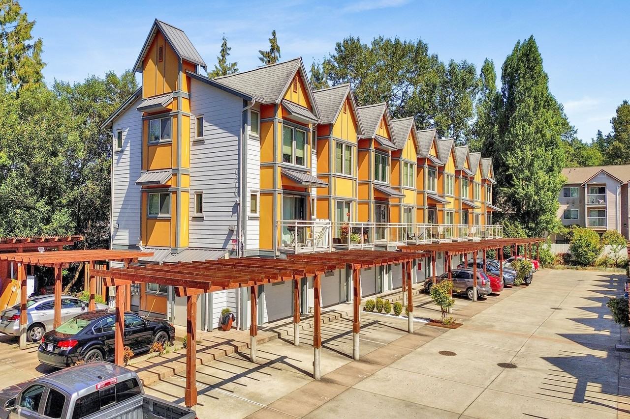 The Edge Apartments - Photo 6 of 13