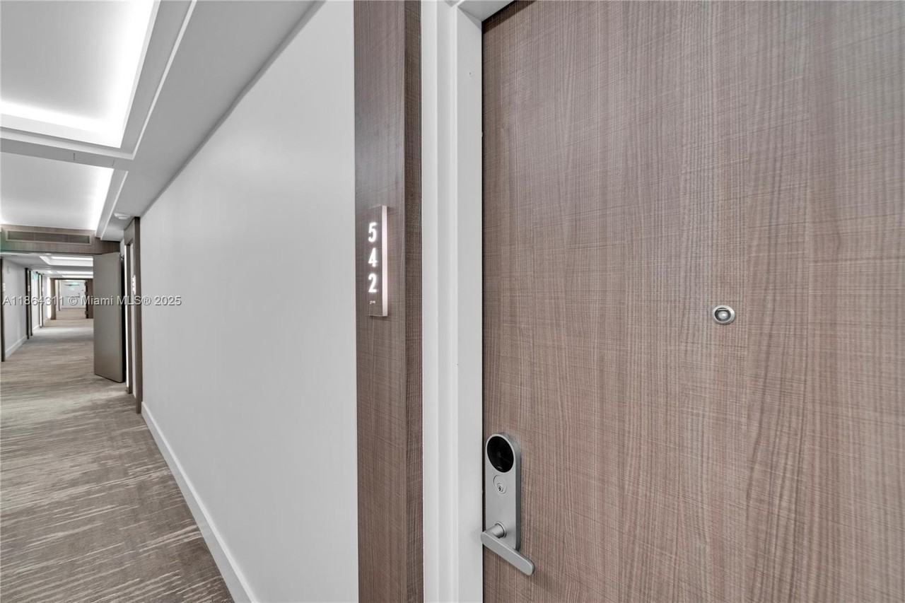 2301 Collins Ave #542 - Photo 4 of 39