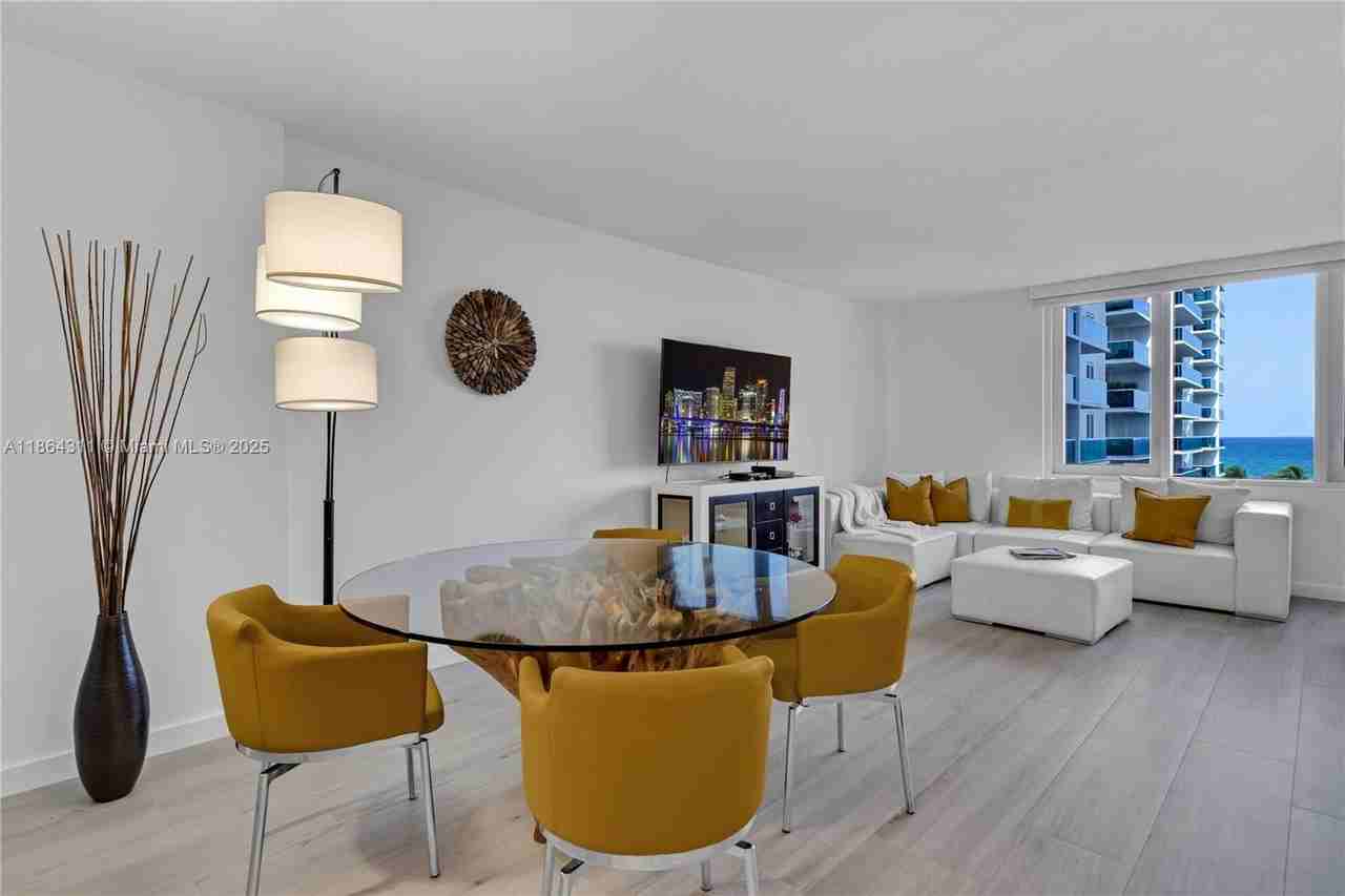 2301 Collins Ave #542 - Photo 6 of 39