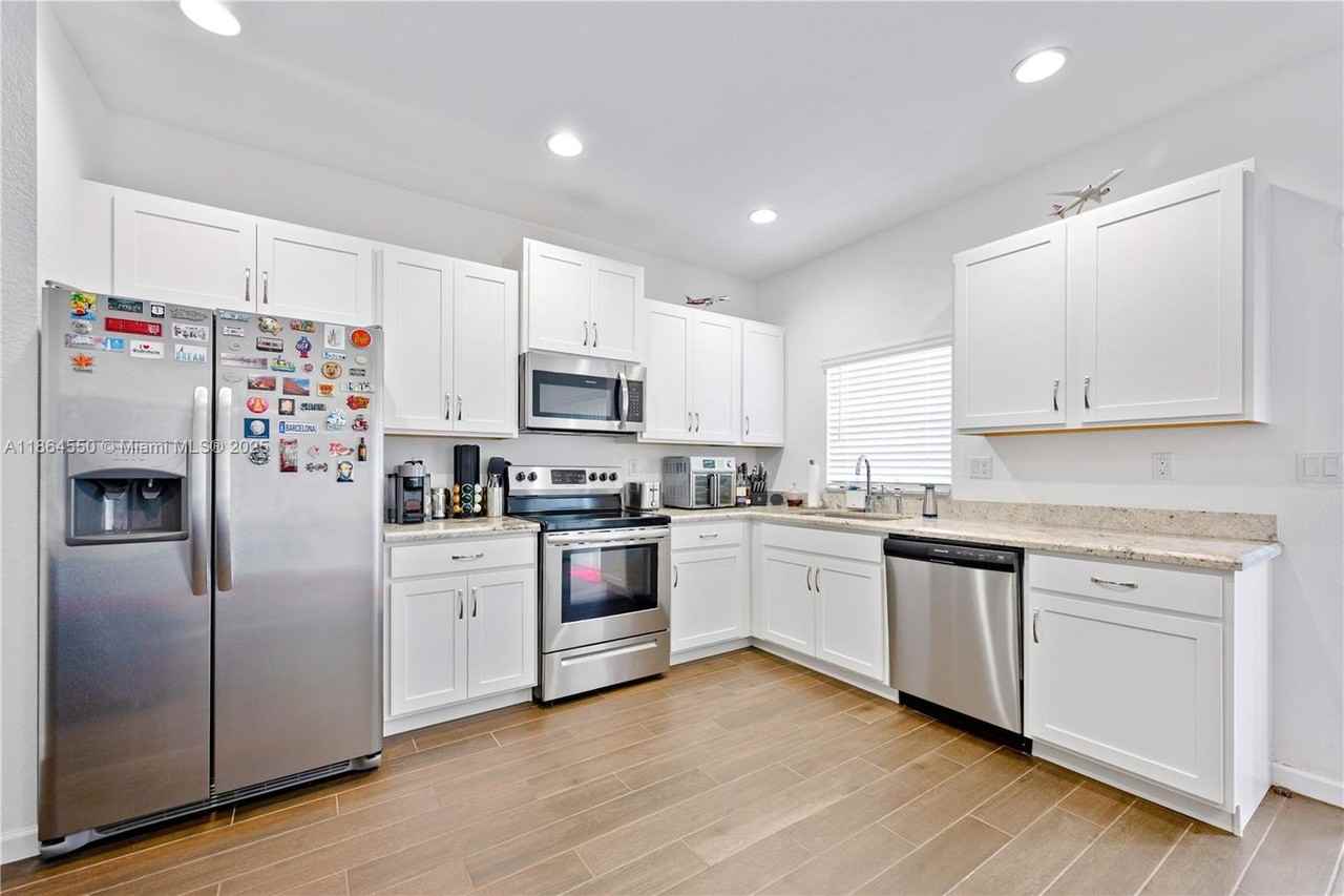 1106 Northwest 40th Terrace #0 - Photo 3 of 12