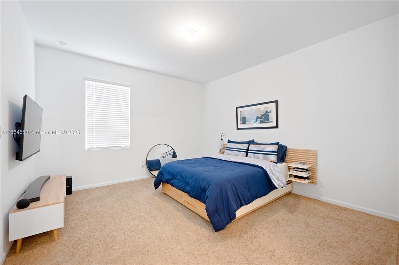 1106 Northwest 40th Terrace #0 - Photo 5 of 12