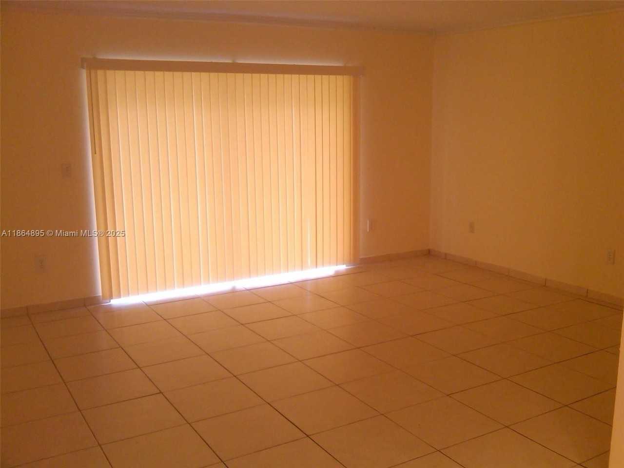 835 Sw 8th St #1 - Photo 3 of 6