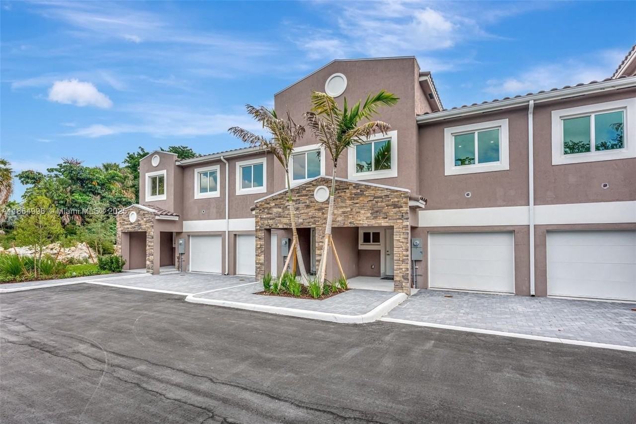 1563 Nw 94th Way #09 - Photo 6 of 50