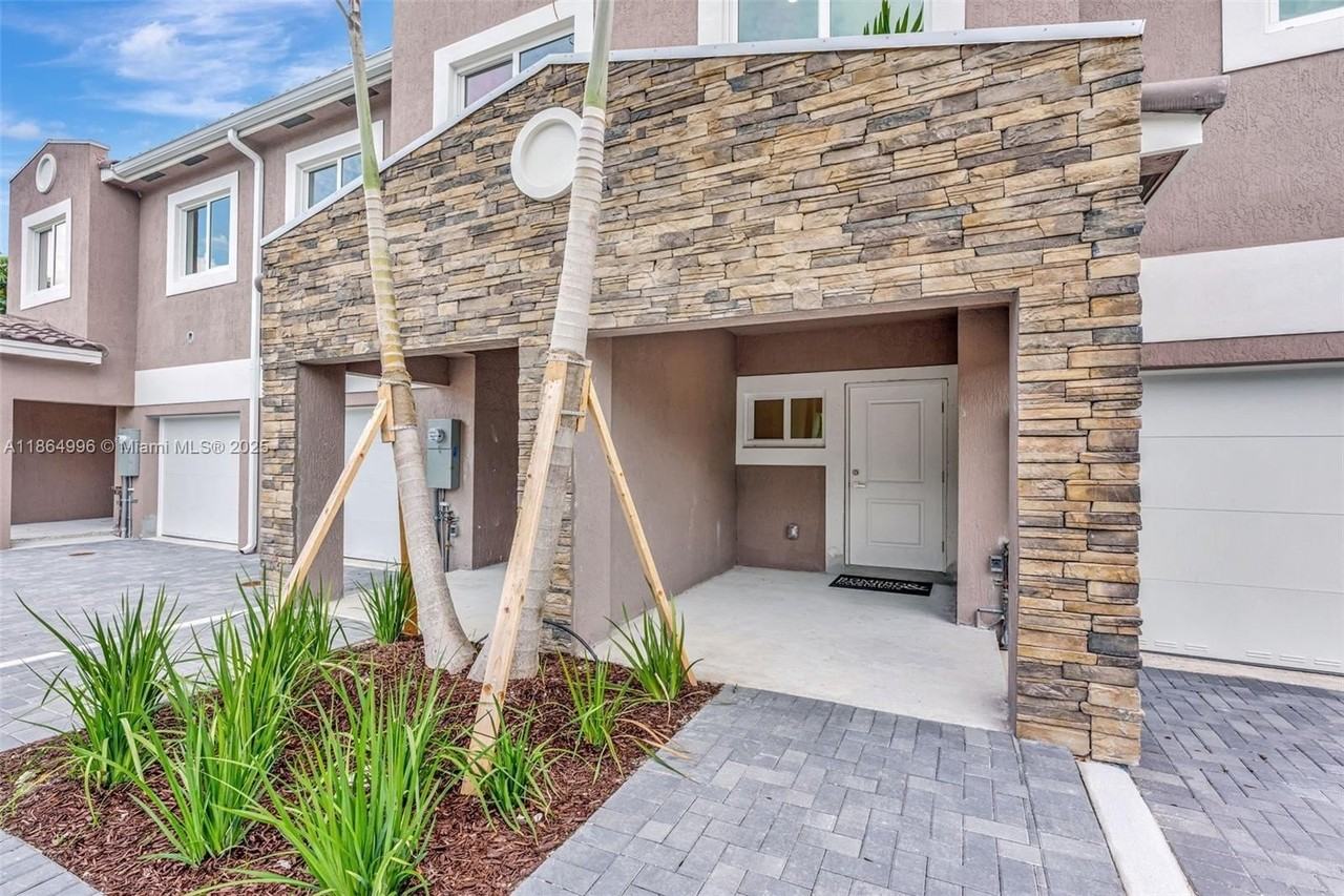 1563 Nw 94th Way #09 - Photo 7 of 50