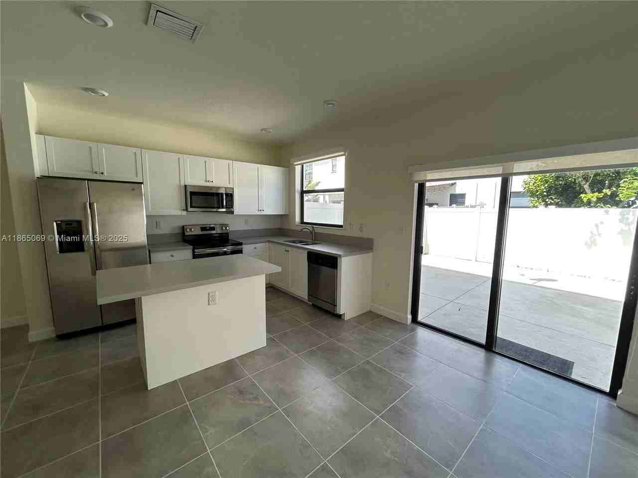 10622 W 33rd Way - Photo 4 of 17