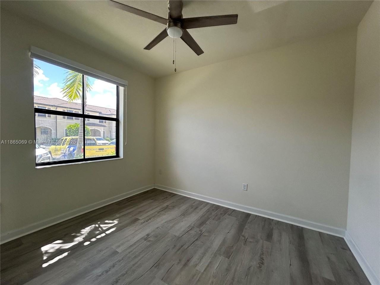 10622 W 33rd Way - Photo 7 of 17