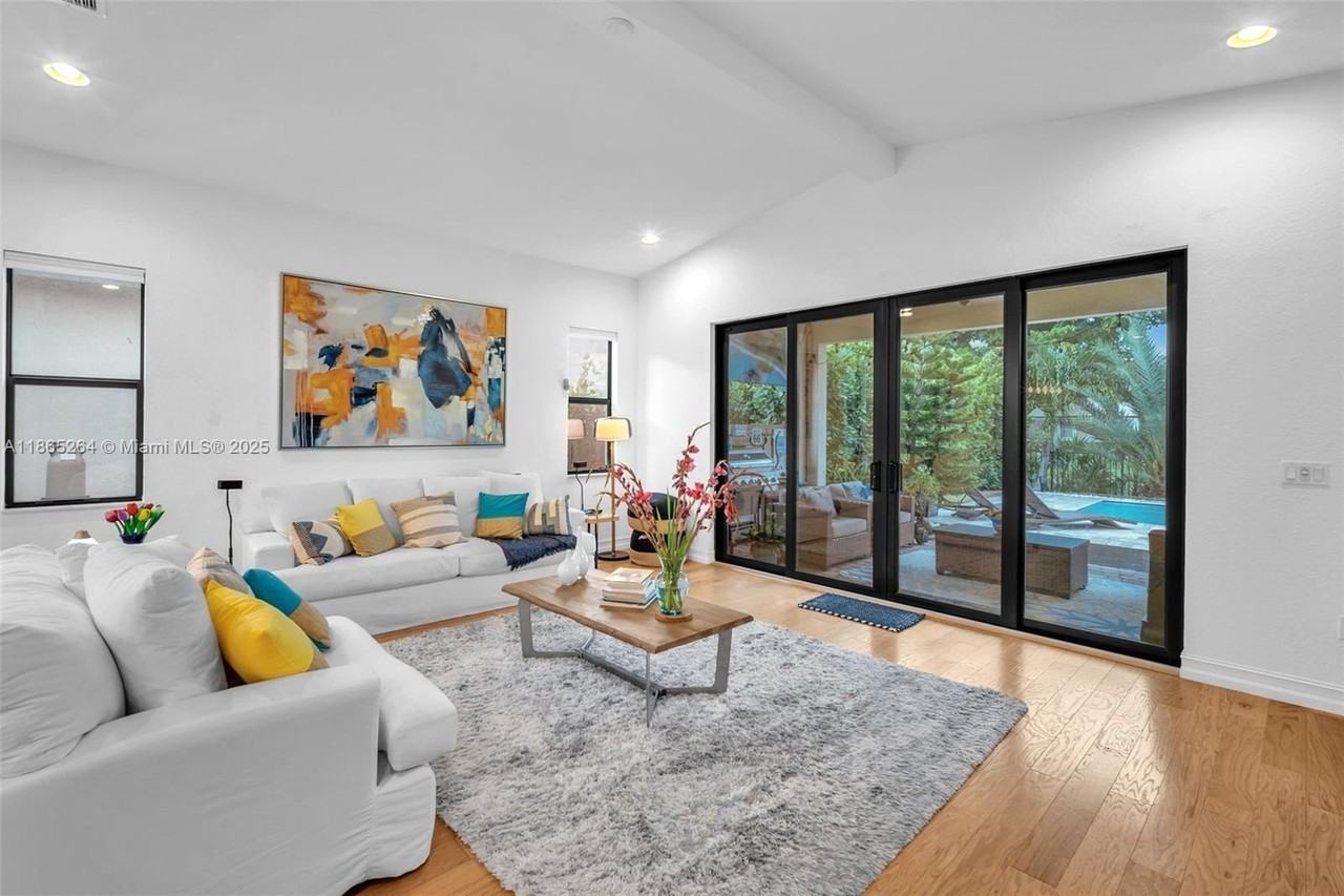 1281 Sw 113th Way #1281 - Photo 6 of 38