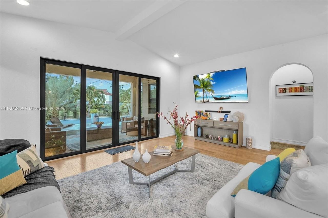 1281 Sw 113th Way #1281 - Photo 7 of 38