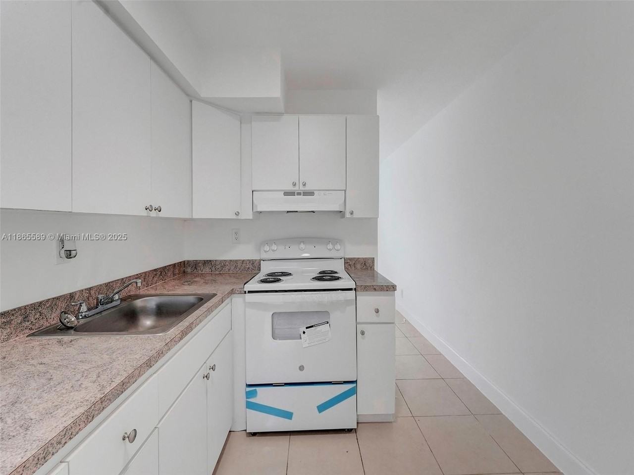 14190 W Dixie Hwy #16 - Photo 5 of 20