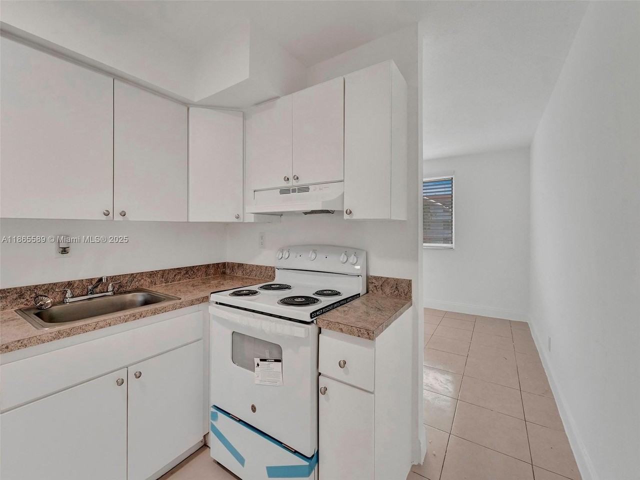 14190 W Dixie Hwy #16 - Photo 6 of 20