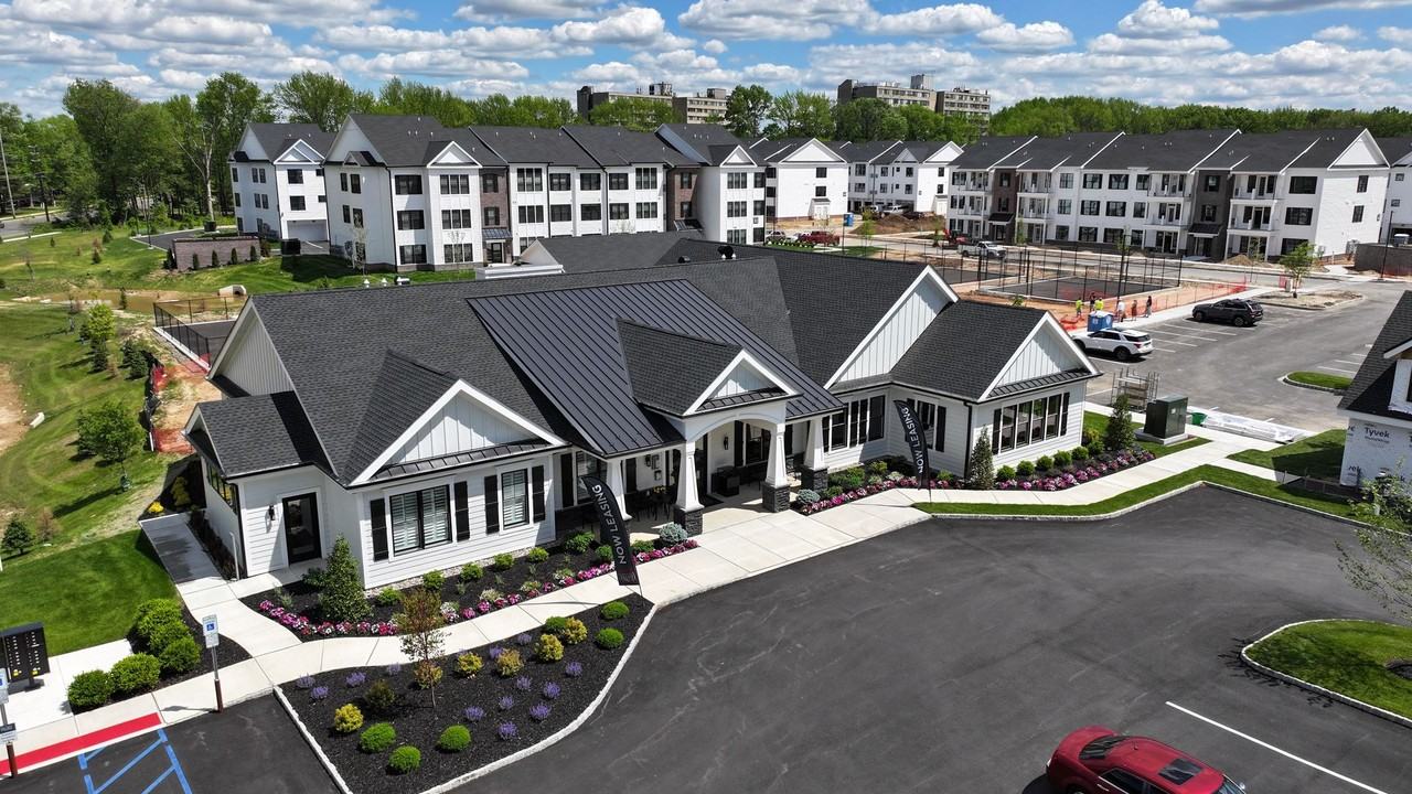 The Village at Hamilton Green (1651 Klockner) - Photo 4 of 13