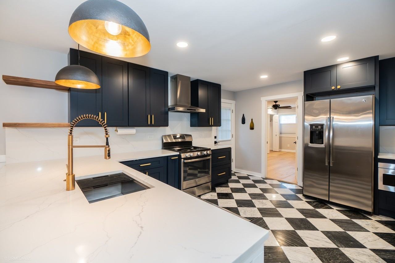 339 Lincoln Ave - Photo 7 of 32