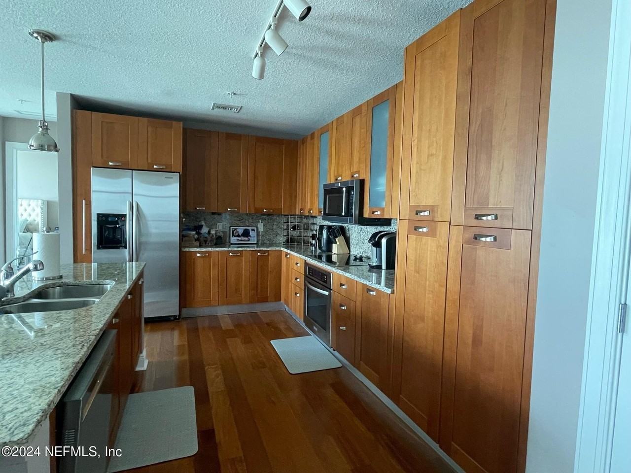 1431 Riverplace Blvd Apt 3302 #3302 - Photo 2 of 8