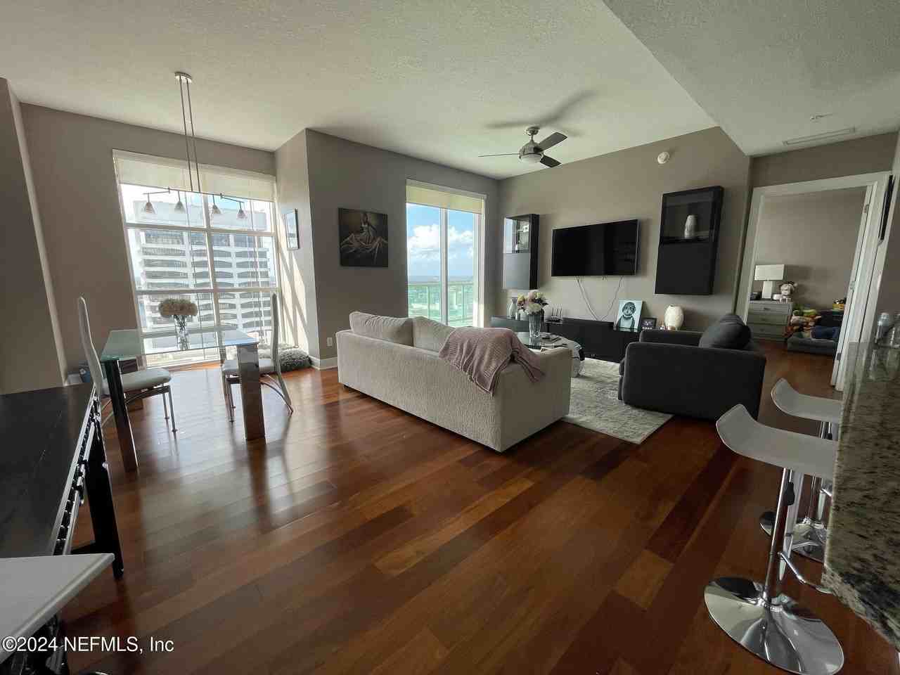 1431 Riverplace Blvd Apt 3302 #3302 - Photo 3 of 8