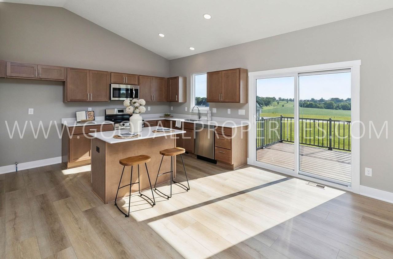 1677 20th Ave Se - Photo 2 of 26