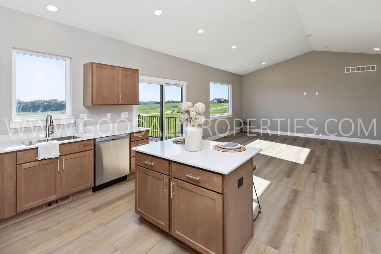 1677 20th Ave Se - Photo 7 of 26