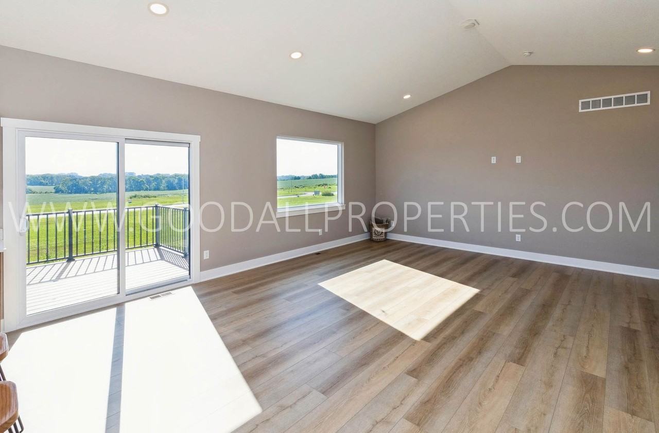 1677 20th Ave Se - Photo 3 of 26