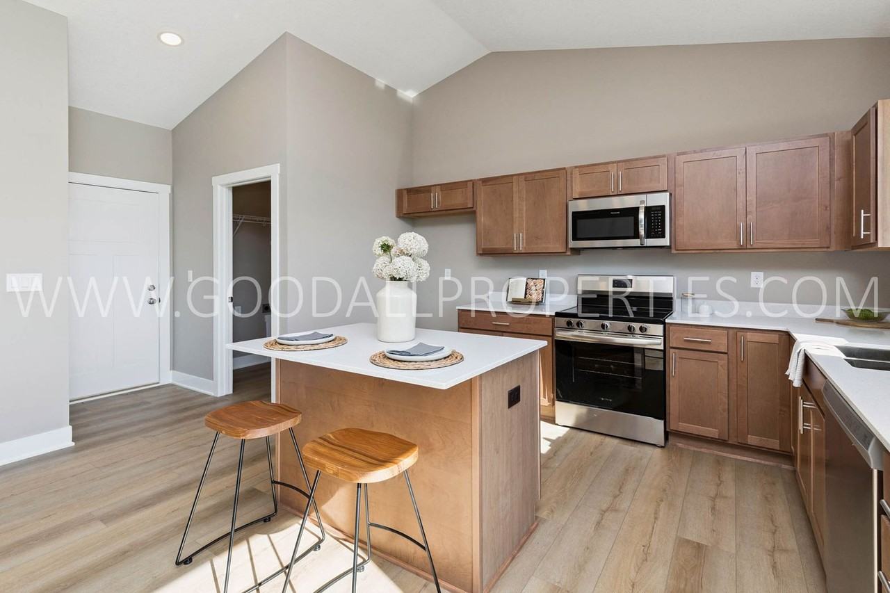 1677 20th Ave Se - Photo 4 of 26