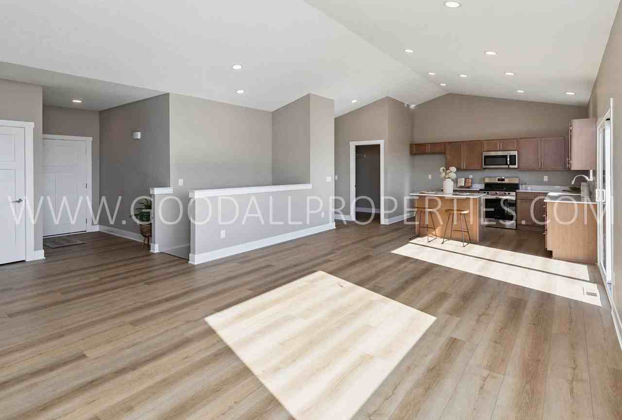 1677 20th Ave Se - Photo 5 of 26