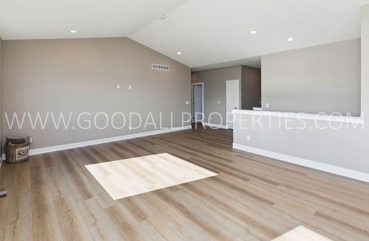 1677 20th Ave Se - Photo 6 of 26