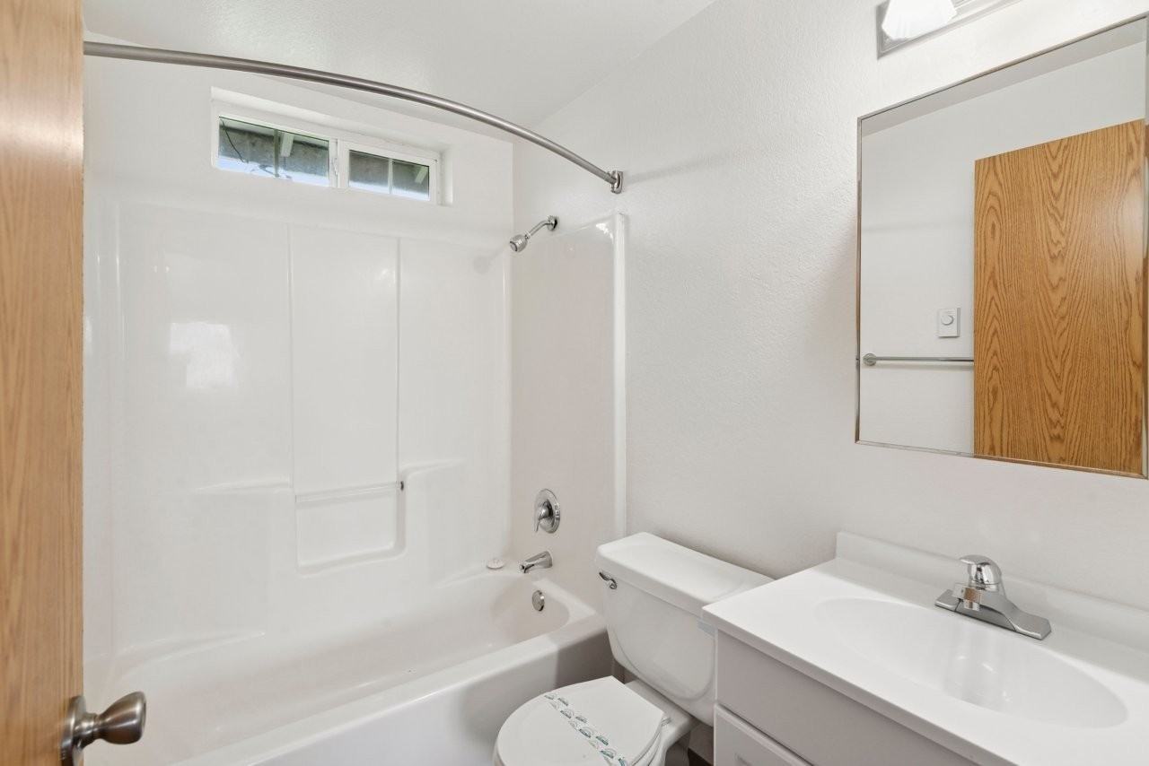 Evergreen Townhouses - Photo 7 of 14