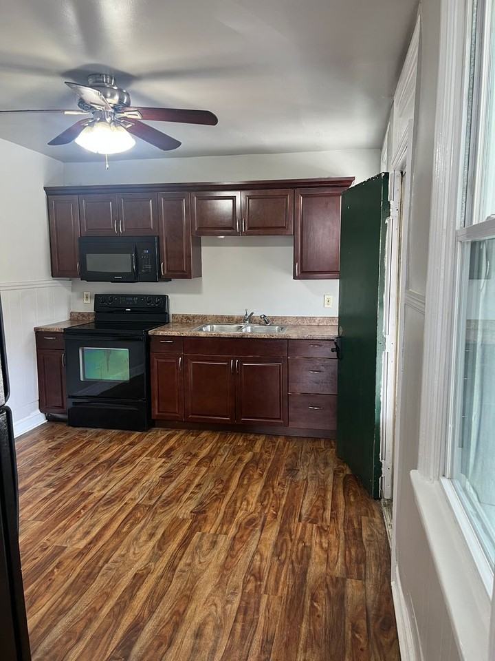 643 Avenue G - Photo 4 of 7