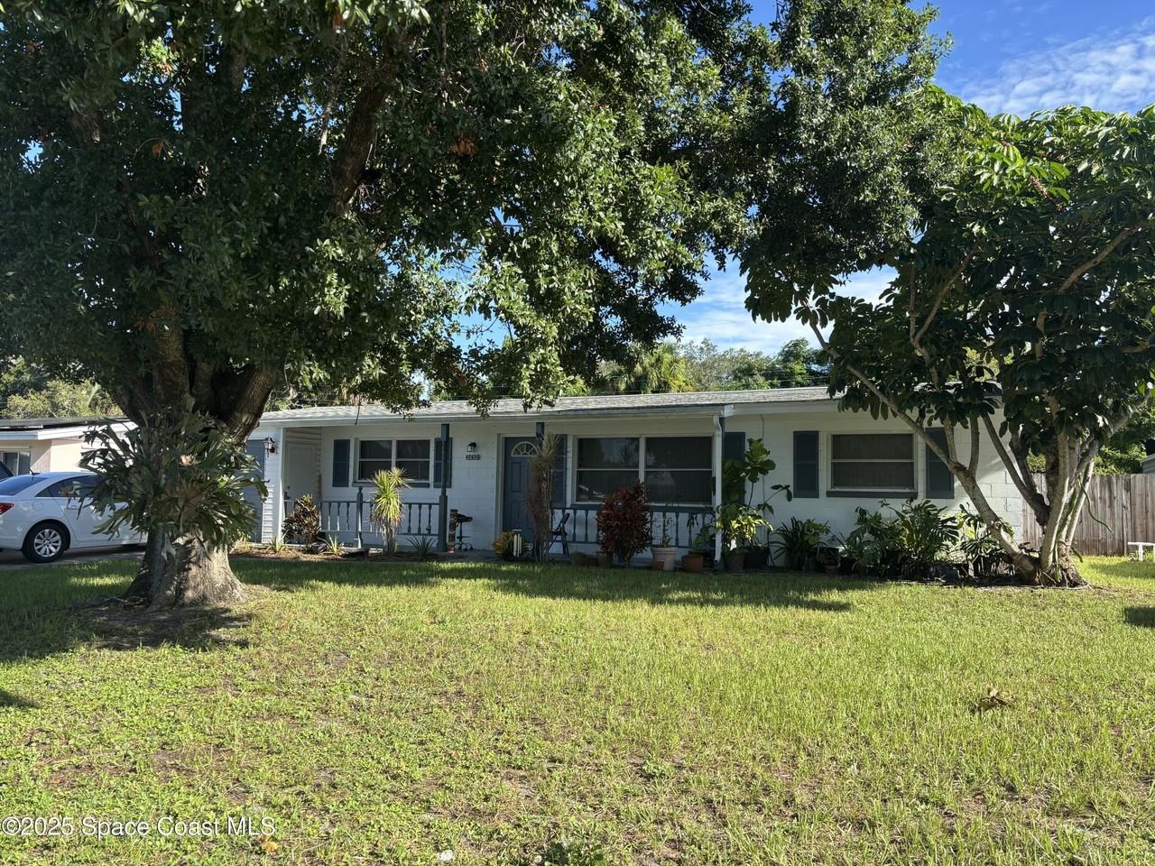 2632 Lorna Dr - Photo 2 of 20