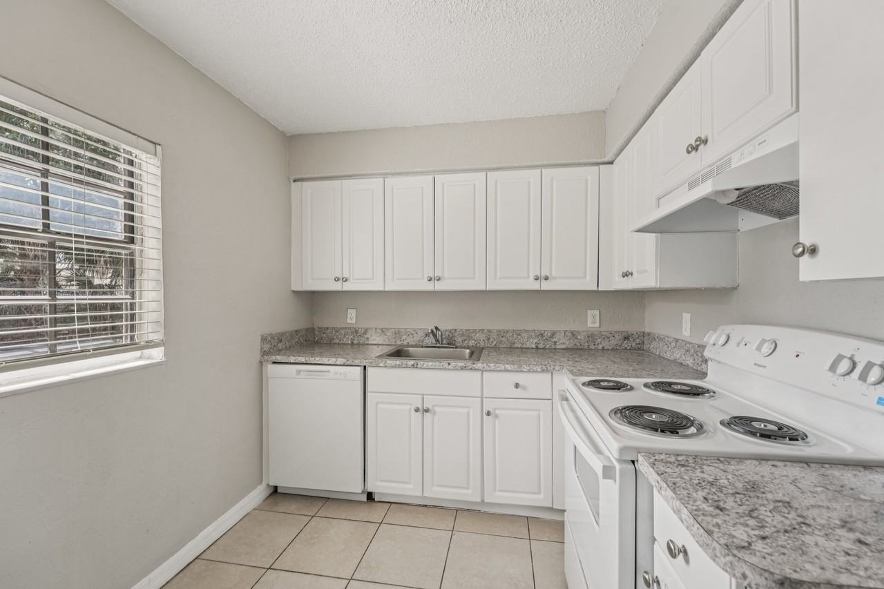 Del Rio Apartment Homes - Photo 5 of 41