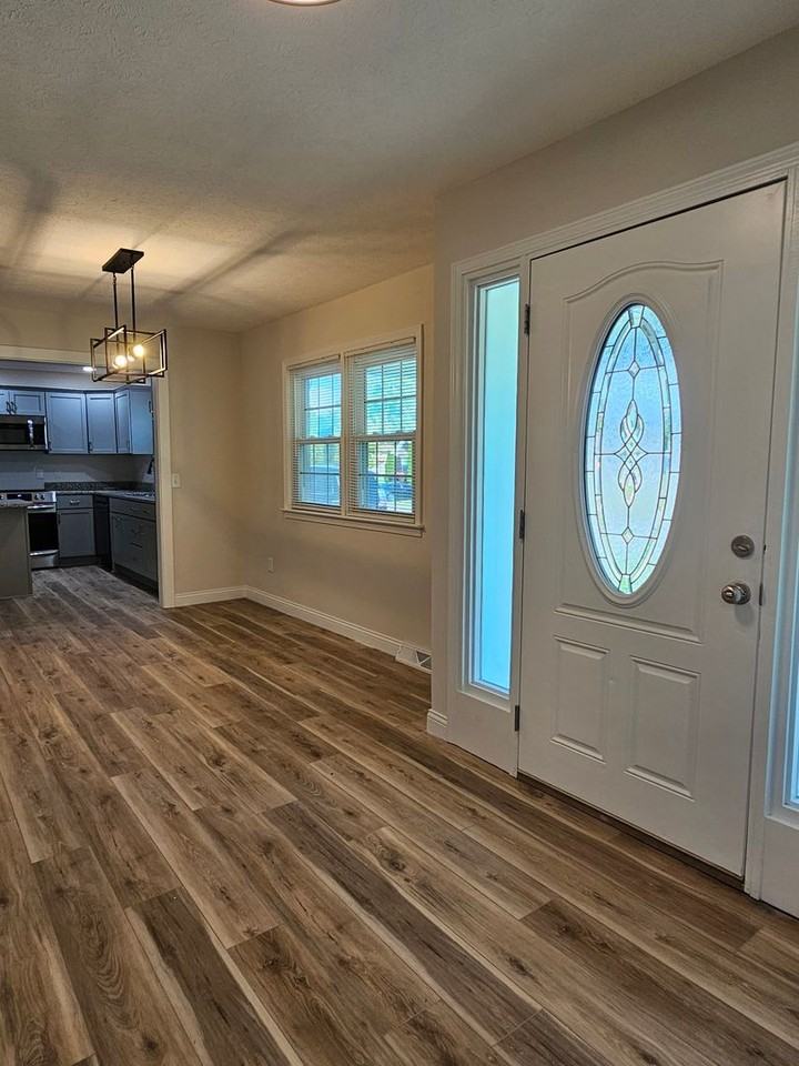 395 W Crocus Dr - Photo 4 of 31