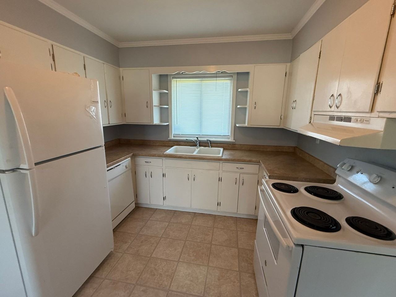 2870 Five Springs Rd - Photo 5 of 9
