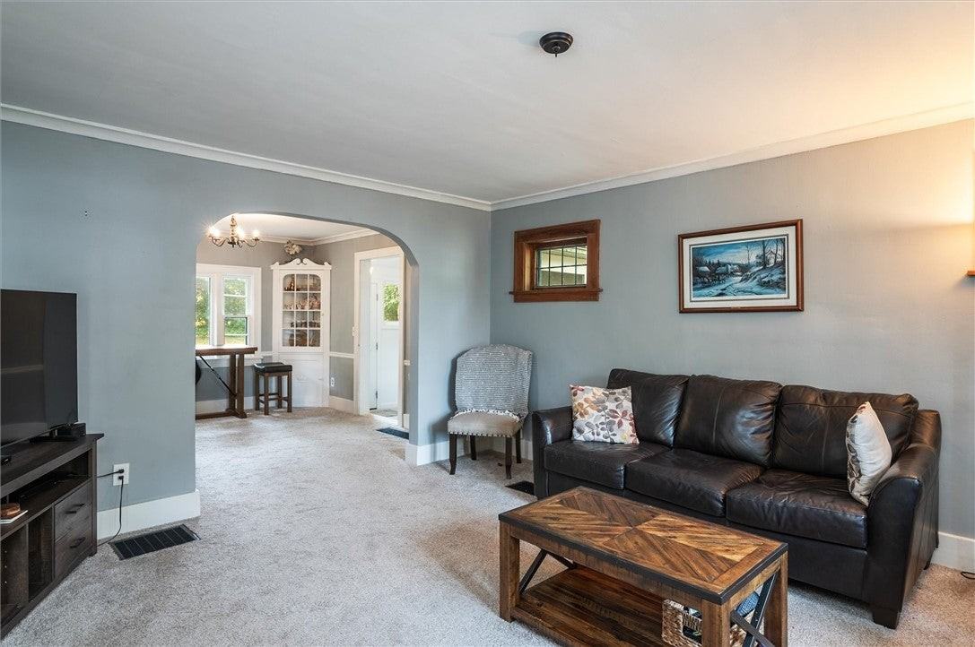 297 Spencer Rd - Photo 4 of 49