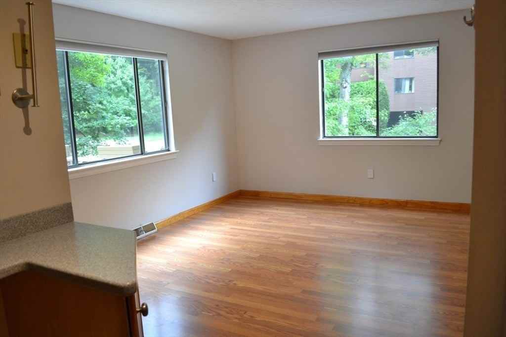 53 Treetop Park - Photo 6 of 30