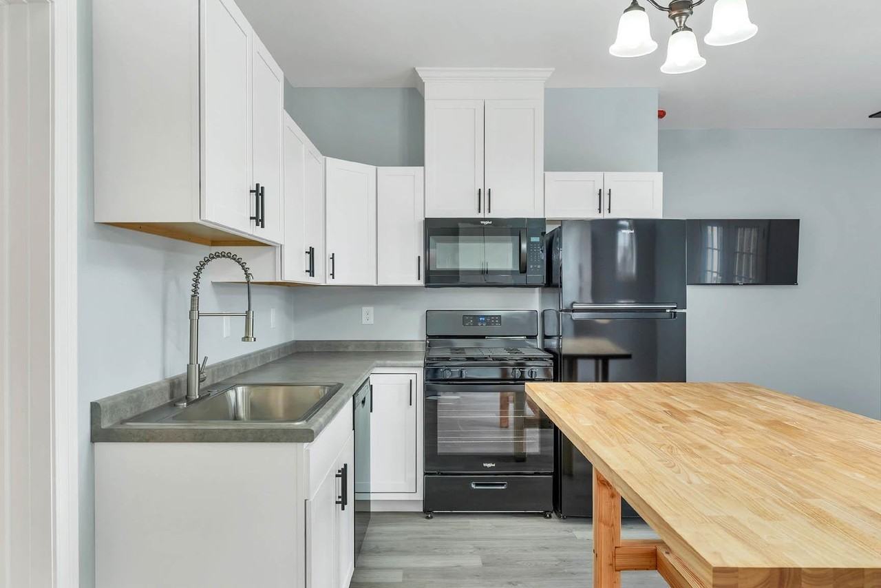 65 Main St - Photo 3 of 31