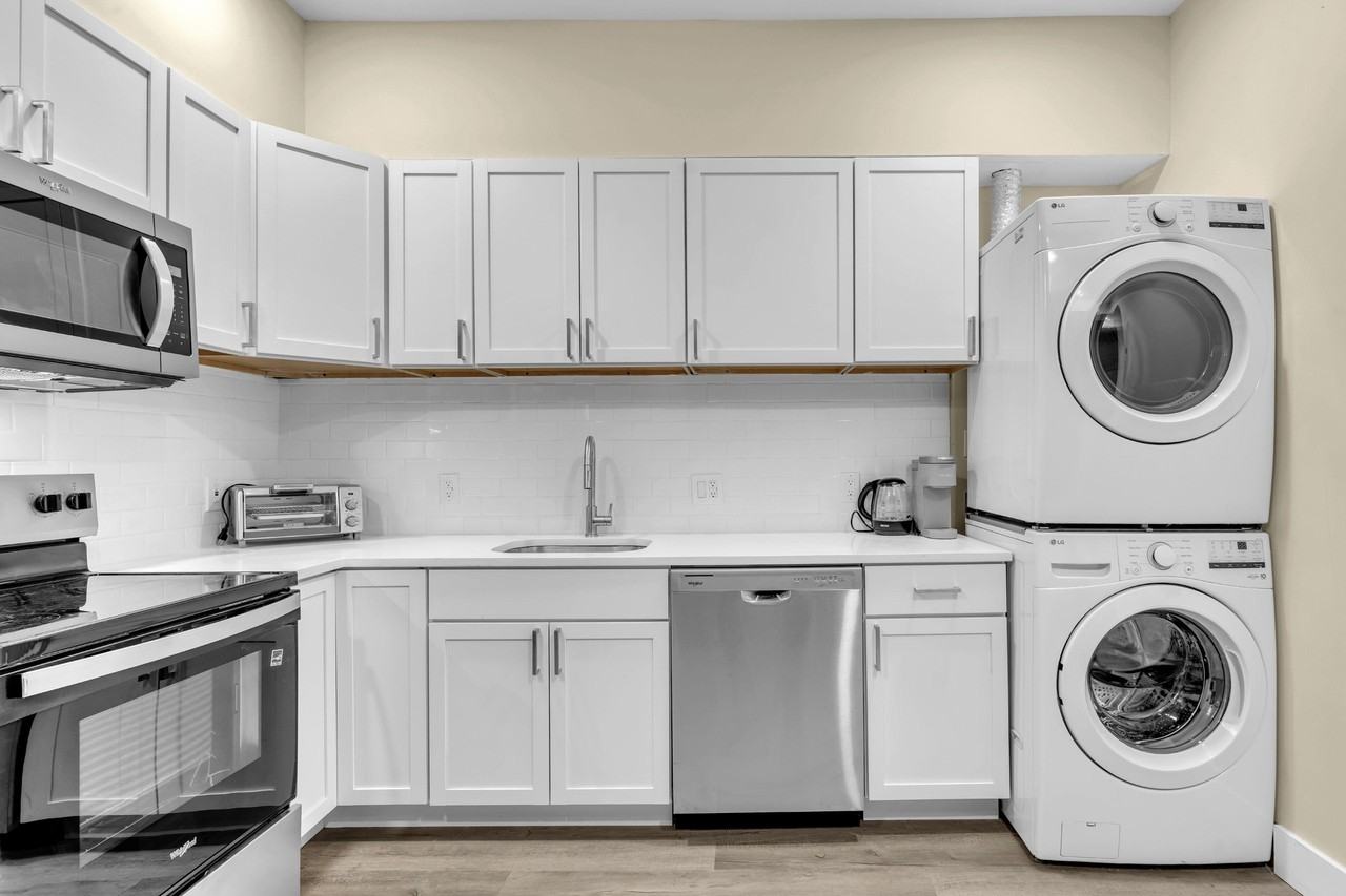 Baker St - Photo 2 of 7