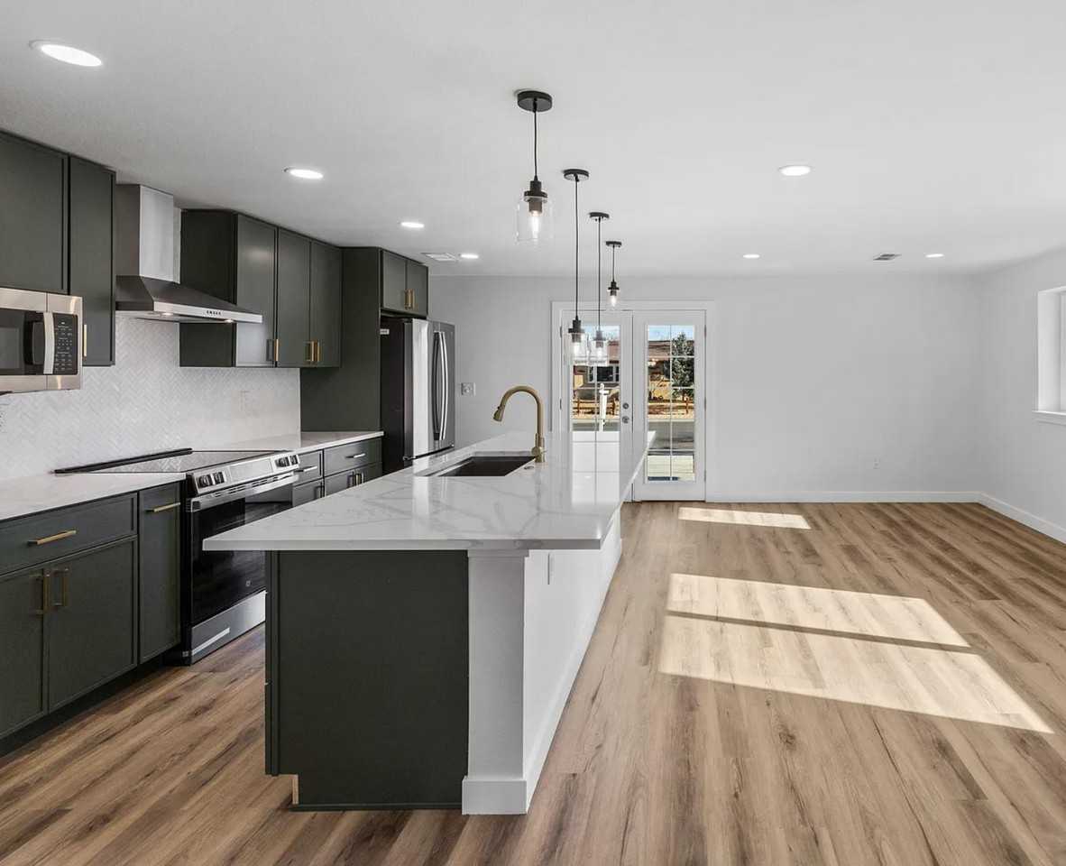 Emerald St - Photo 3 of 5