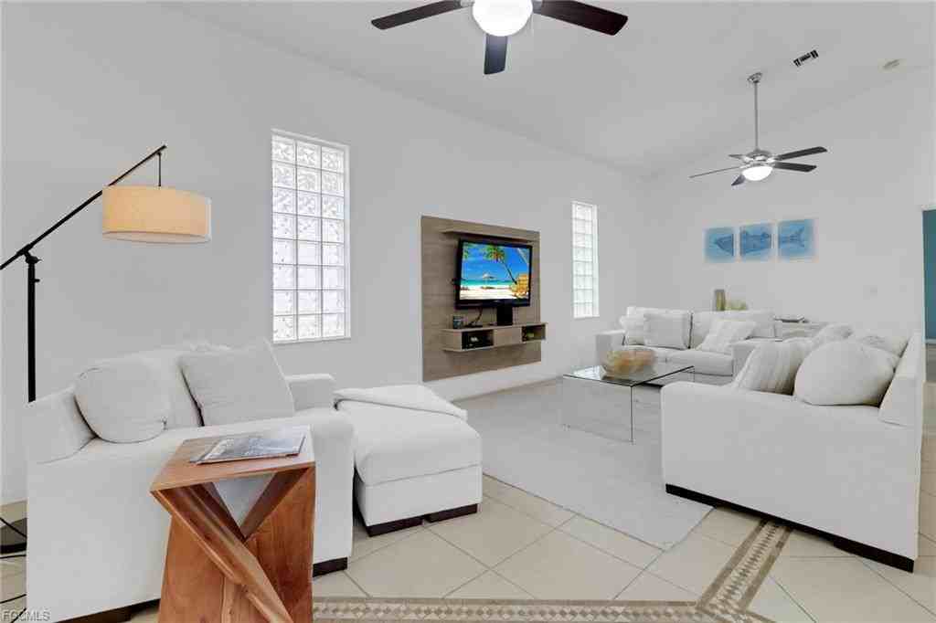 9521 Mariners Cove Ln - Photo 3 of 8