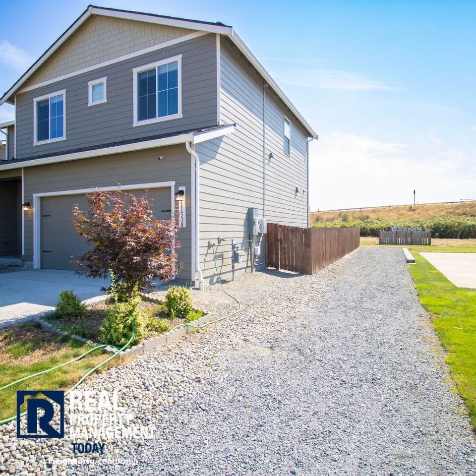 11530 57th Street Ct E - Photo 3 of 10