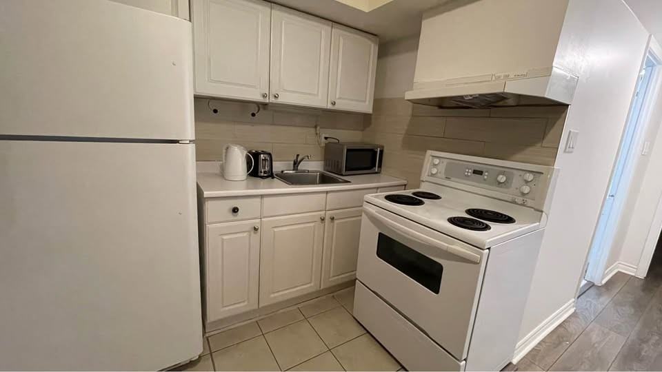 Dupont St & Dundas St W - Photo 7 of 9