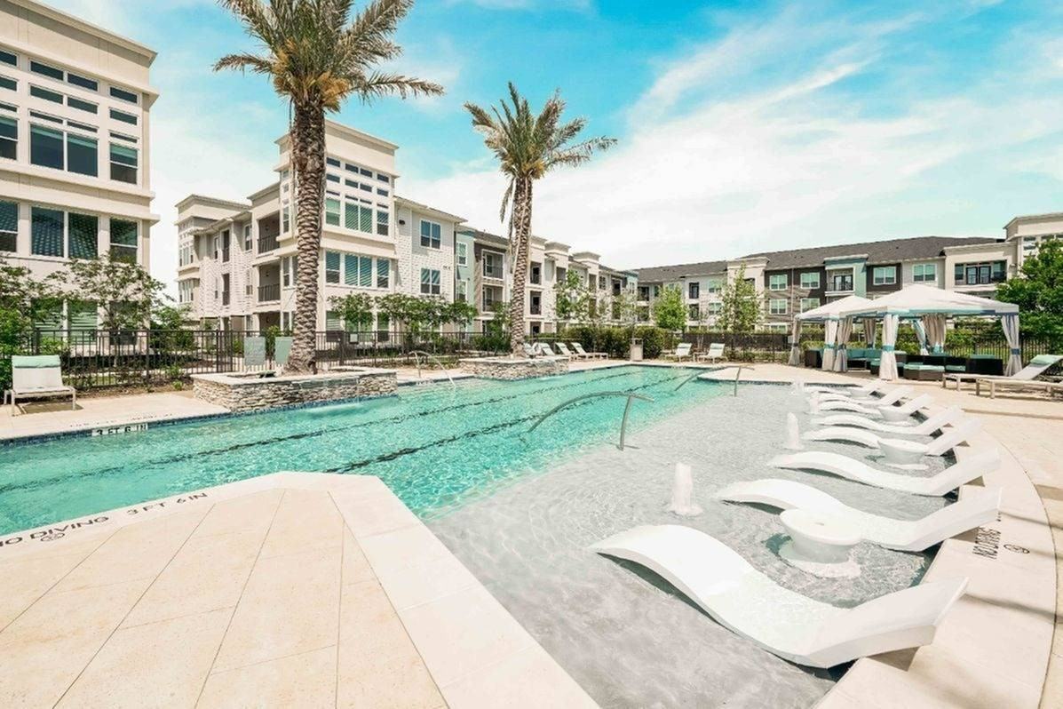 Greenhouse - Photo 4 of 50