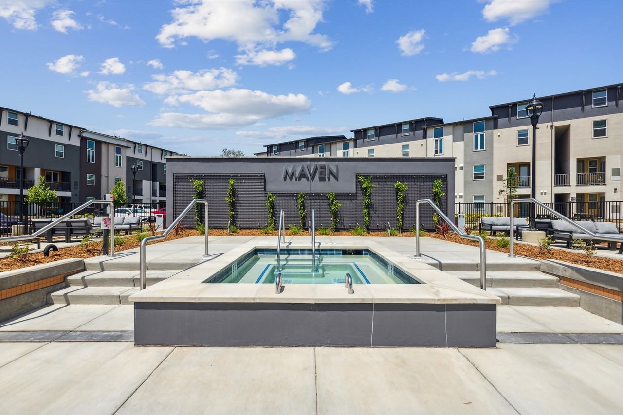 Maven on Broadway - Photo 5 of 45