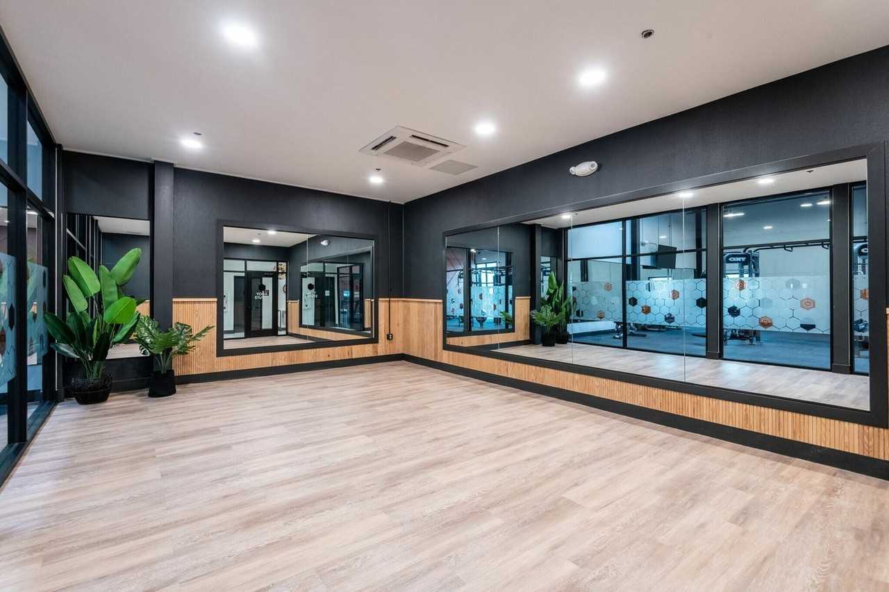 Maven on Broadway - Photo 7 of 45