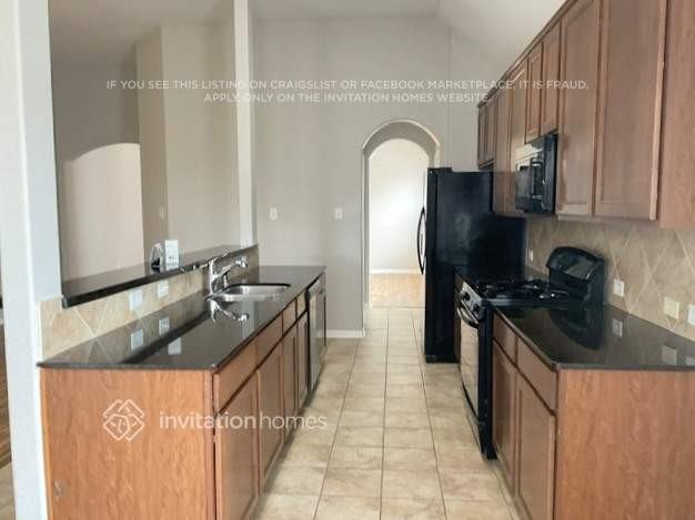 625 Rocky Hollow Ln - Photo 3 of 13