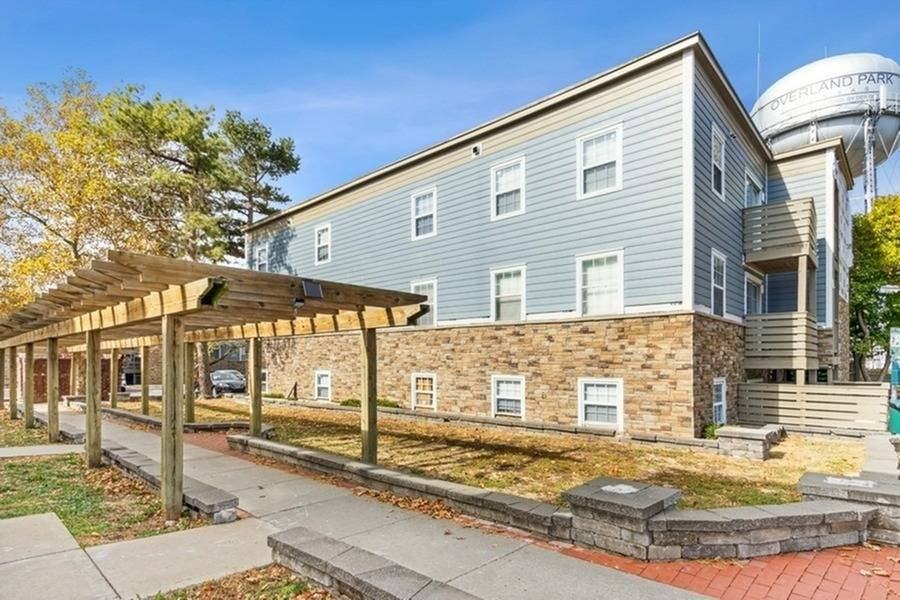 Overland Station - Photo 3 of 50